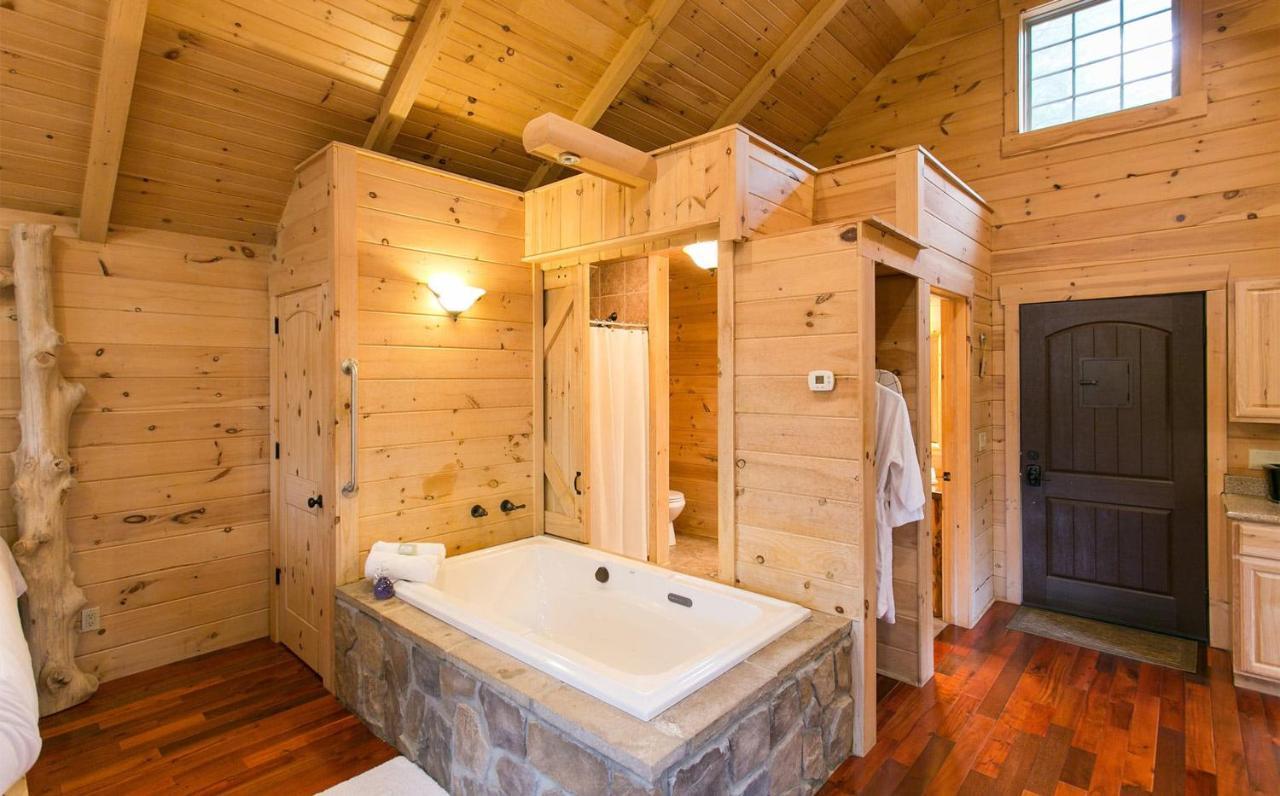 Whispering Pines Treehouse By Amish Country Lodging 米勒斯堡 外观 照片