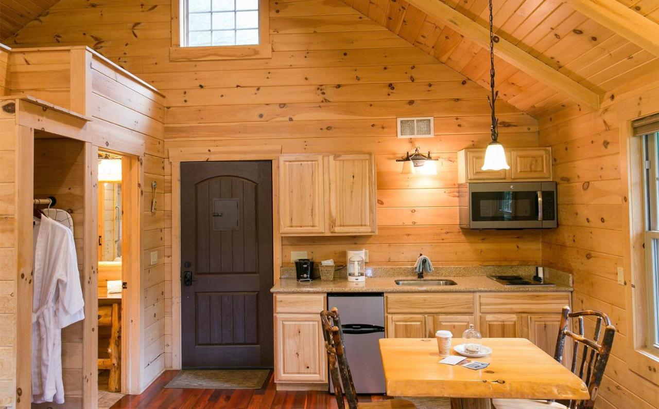 Whispering Pines Treehouse By Amish Country Lodging 米勒斯堡 外观 照片