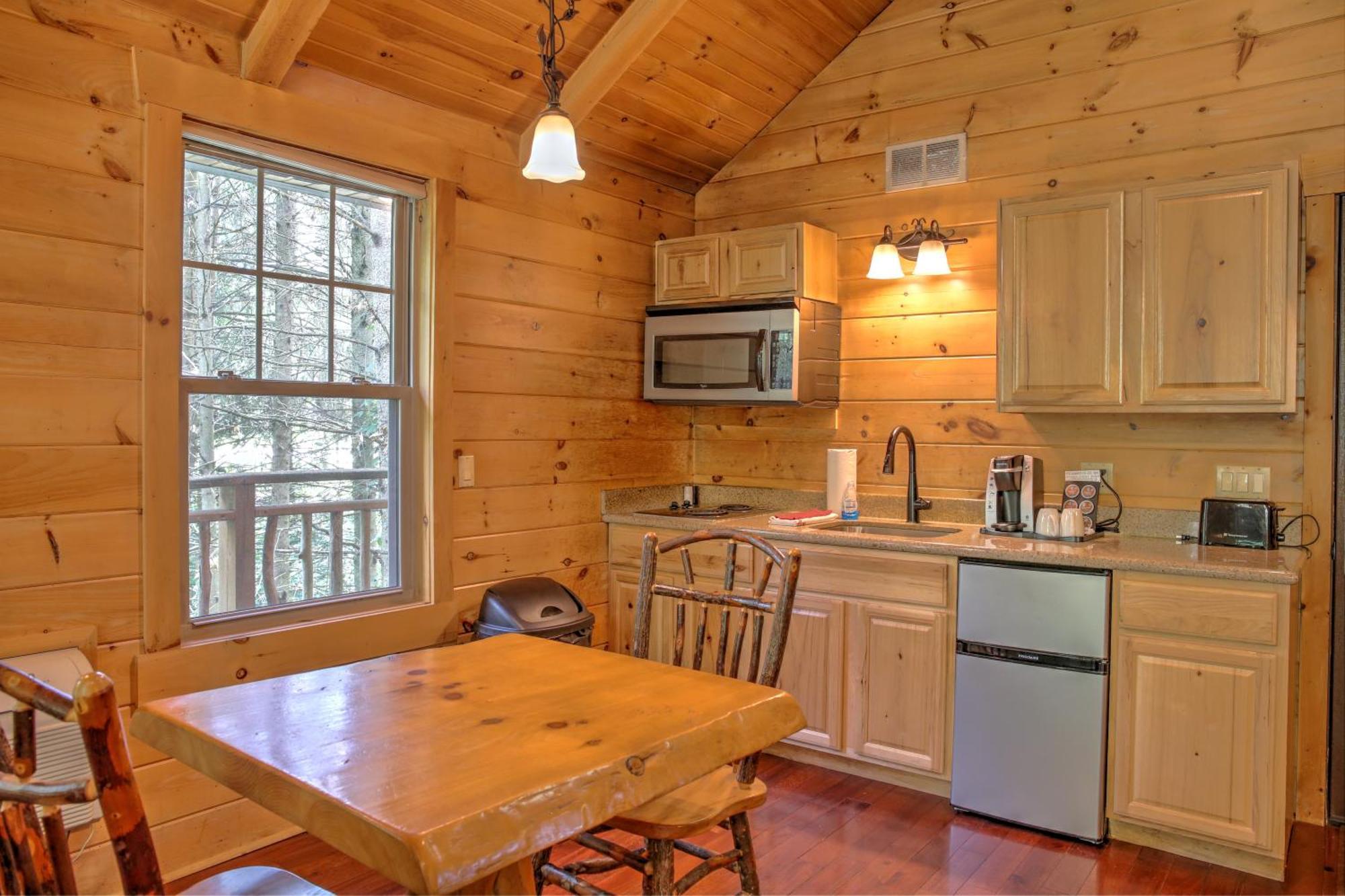 Whispering Pines Treehouse By Amish Country Lodging 米勒斯堡 外观 照片